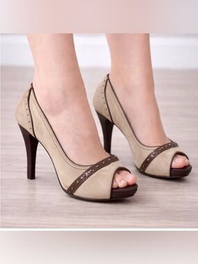 Ellen Tracy Beige and Black Peep-Toe Heels Size 7.5‎